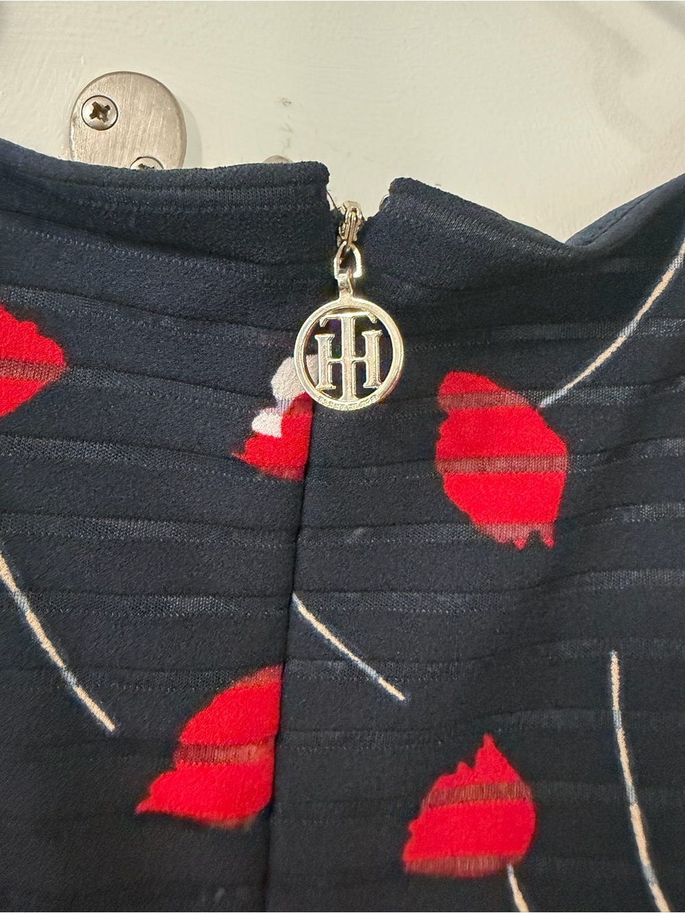 Sweater Subcategory Identification - Picture 4 of 4